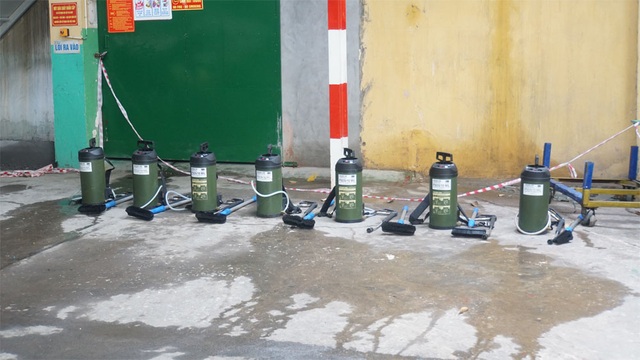 Cận cảnh tẩy độc bên trong Công ty Rạng Đông sáng nay - 8 Cận cảnh tẩy độc bên trong Công ty Rạng Đông sáng nay - 8
