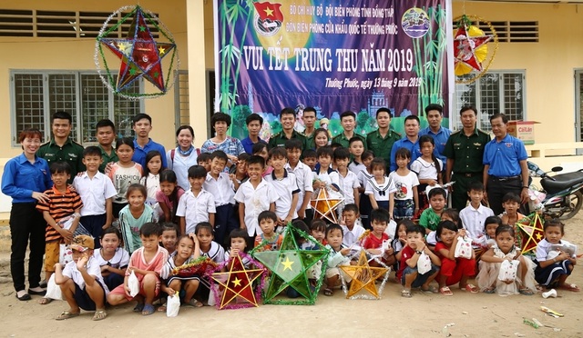 Rộn ràng Tết Trung thu cho học sinh vùng lũ, vùng biên giới - 3 Rộn ràng Tết Trung thu cho học sinh vùng lũ, vùng biên giới - 3