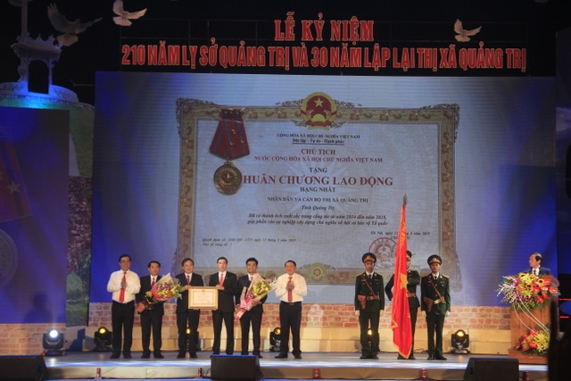 Mảnh đất khốc liệt “81 ngày đêm Thành Cổ” đón nhận Huân chương Lao động hạng Nhất - 1 Mảnh đất khốc liệt “81 ngày đêm Thành Cổ” đón nhận Huân chương Lao động hạng Nhất - 1