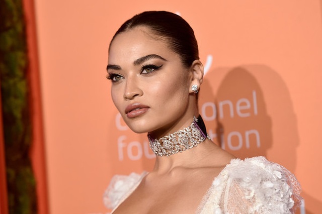 Shanina Shaik bốc lửa với váy ren xuyên thấu - 2 Shanina Shaik bốc lửa với váy ren xuyên thấu - 2