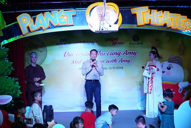 Trung thu rộn ràng trên độ cao 10.000 mét cùng các bạn nhỏ - 12 Trung thu rộn ràng trên độ cao 10.000 mét cùng các bạn nhỏ - 12