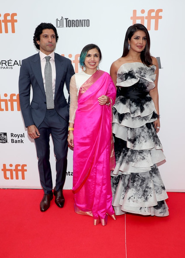 Priyanka Chopra trẻ đẹp với váy xếp tầng - 6 Priyanka Chopra trẻ đẹp với váy xếp tầng - 6