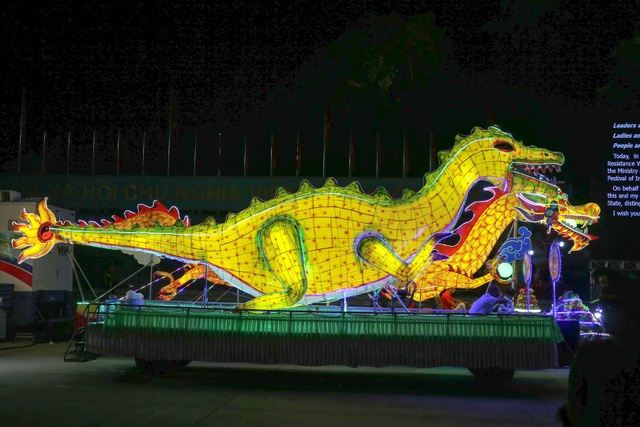 Mãn nhãn những mô hình đèn trung thu khổng lồ độc nhất vô nhị ở Tuyên Quang - 5 Mãn nhãn những mô hình đèn trung thu khổng lồ độc nhất vô nhị ở Tuyên Quang - 5