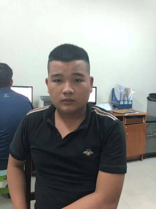 Sàm sỡ bị phản ứng, nhóm thanh niên quay sang cướp tài sản của nữ du khách nước ngoài - 2 Sàm sỡ bị phản ứng, nhóm thanh niên quay sang cướp tài sản của nữ du khách nước ngoài - 2