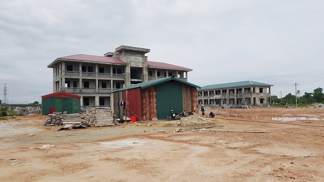 Công trình của Bộ Chỉ huy Quân sự tỉnh Thừa Thiên Huế gây ngập lụt đường sắt Bắc Nam! - 3 Công trình của Bộ Chỉ huy Quân sự tỉnh Thừa Thiên Huế gây ngập lụt đường sắt Bắc Nam! - 3