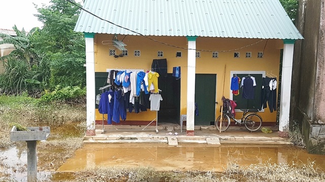 Công trình của Bộ Chỉ huy Quân sự tỉnh Thừa Thiên Huế gây ngập lụt đường sắt Bắc Nam! - 1 Công trình của Bộ Chỉ huy Quân sự tỉnh Thừa Thiên Huế gây ngập lụt đường sắt Bắc Nam! - 1