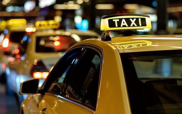 Bộ GTVT: Mọi loại xe taxi đều phải có hộp đèn trên nóc - 2