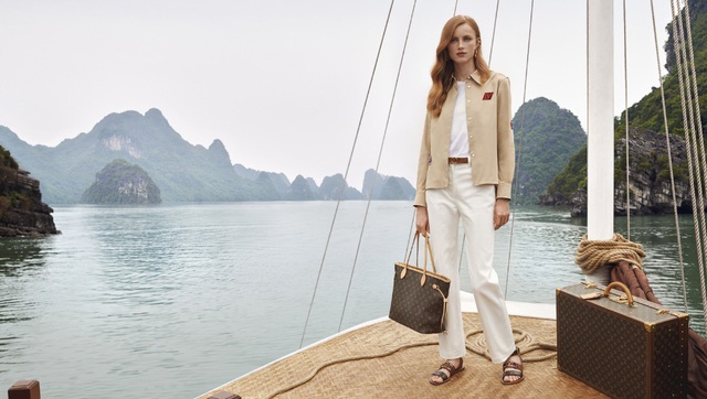 Hạ Long, Ninh Bình được chọn làm bối cảnh quảng bá sản phẩm của Louis Vuitton - 3 Hạ Long, Ninh Bình được chọn làm bối cảnh quảng bá sản phẩm của Louis Vuitton - 3