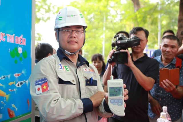 Sáng nay thả cá Koi Nhật Bản xuống sông Tô Lịch và Hồ Tây - 6 Sáng nay thả cá Koi Nhật Bản xuống sông Tô Lịch và Hồ Tây - 6