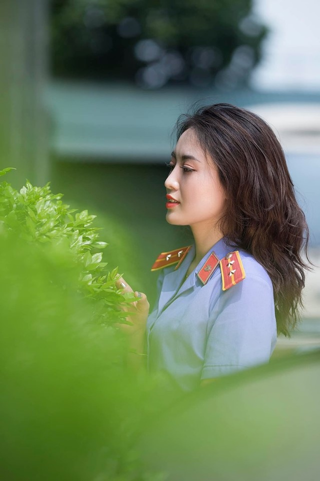 Nữ kiểm sát viên xinh đẹp, sở hữu nụ cười tỏa nắng - 5 Nữ kiểm sát viên xinh đẹp, sở hữu nụ cười tỏa nắng - 5