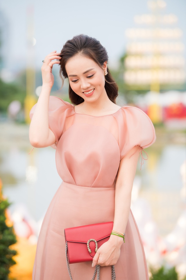 NSND Công Lý tiết lộ: Theo vai vế, Á hậu Thụy Vân là chị họ - 2 NSND Công Lý tiết lộ: Theo vai vế, Á hậu Thụy Vân là chị họ - 2