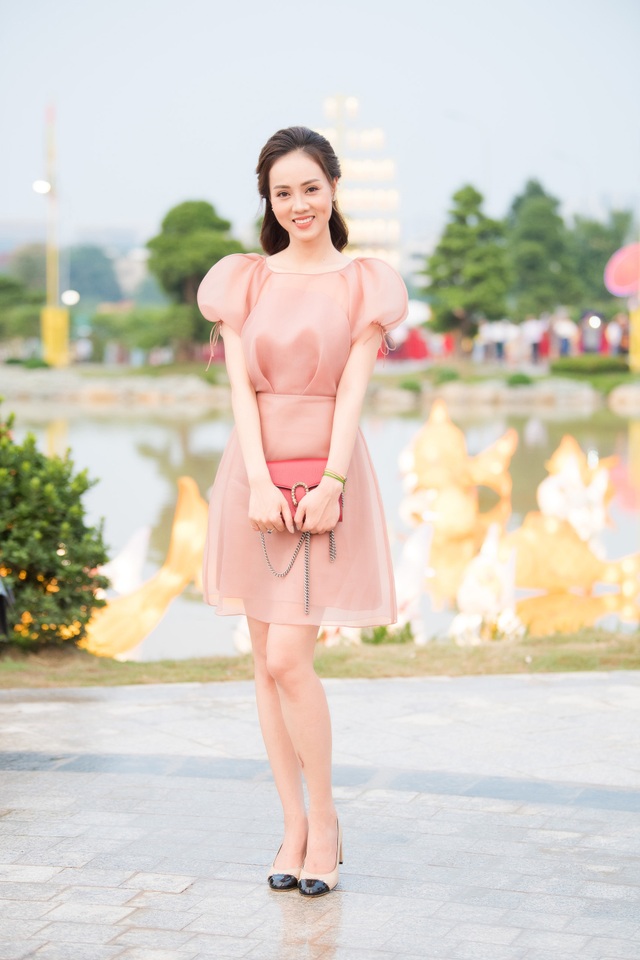 NSND Công Lý tiết lộ: Theo vai vế, Á hậu Thụy Vân là chị họ - 3 NSND Công Lý tiết lộ: Theo vai vế, Á hậu Thụy Vân là chị họ - 3