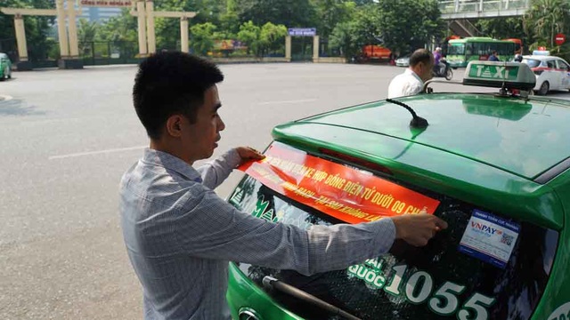 Hàng loạt tài xế taxi cổ vũ quy định taxi công nghệ cũng phải có hộp đèn - 2 Hàng loạt tài xế taxi cổ vũ quy định taxi công nghệ cũng phải có hộp đèn - 2