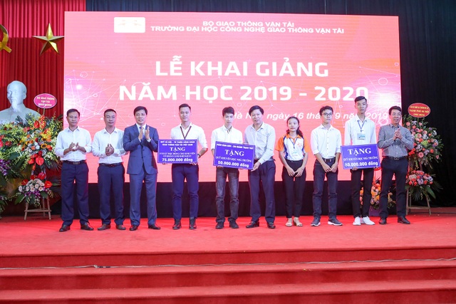 Trường ĐH Công nghệ Giao thông vận tải khai giảng năm học mới - 3 Trường ĐH Công nghệ Giao thông vận tải khai giảng năm học mới - 3