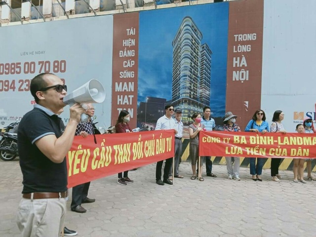 Hai dự án đất vàng cùng một chủ “đắp chiếu”, cư dân đồng loạt căng băng rôn đòi nhà - 3 Hai dự án đất vàng cùng một chủ “đắp chiếu”, cư dân đồng loạt căng băng rôn đòi nhà - 3