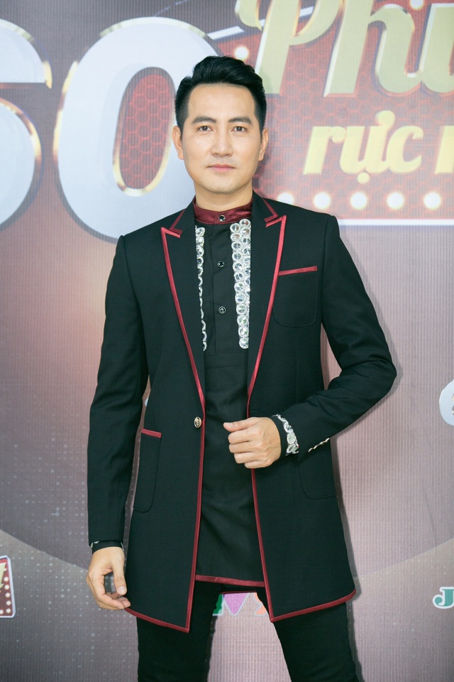 Tiết lộ chuyện Việt Hương “tỏ tình” với Nguyễn Phi Hùng hơn 10 năm trước - 1 Tiết lộ chuyện Việt Hương “tỏ tình” với Nguyễn Phi Hùng hơn 10 năm trước - 1