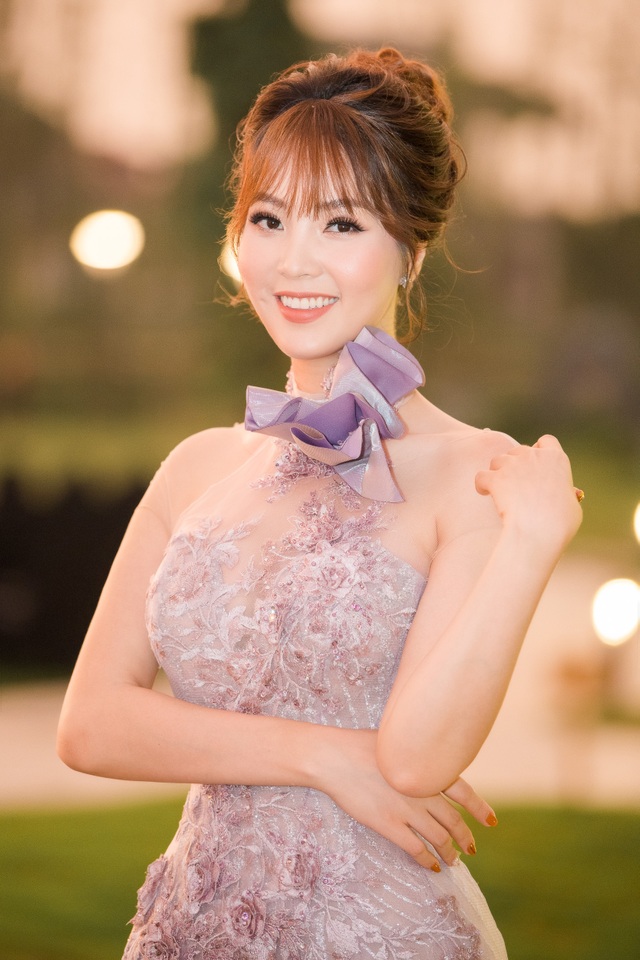 NSND Công Lý tiết lộ: Theo vai vế, Á hậu Thụy Vân là chị họ - 7 NSND Công Lý tiết lộ: Theo vai vế, Á hậu Thụy Vân là chị họ - 7