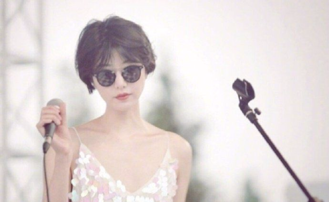 Bạn gái của Lý Á Bằng sở hữu thần thái giống Vương Phi - 4 Bạn gái của Lý Á Bằng sở hữu thần thái giống Vương Phi - 4