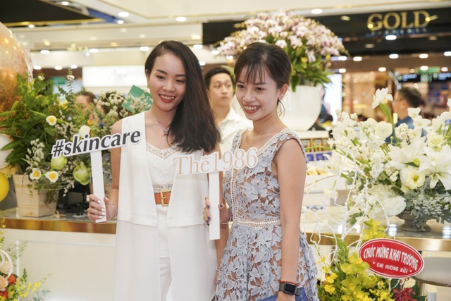 Khai trương hệ thống bán lẻ dược mỹ phẩm The 1986 chi nhánh 2 tại Vincom Đồng Khởi, tp.HCM - 2 Khai trương hệ thống bán lẻ dược mỹ phẩm The 1986 chi nhánh 2 tại Vincom Đồng Khởi, tp.HCM - 2