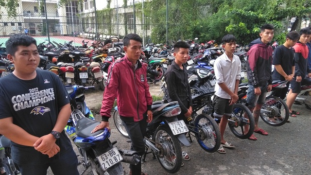 60 thanh thiếu niên hẹn nhau qua Facebook để đua xe trái phép - 1 60 thanh thiếu niên hẹn nhau qua Facebook để đua xe trái phép - 1