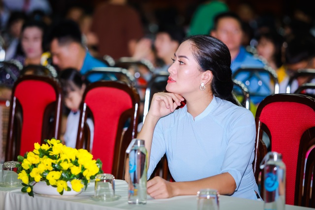 Xinh “Về nhà đi con”: “Không ngờ đóng “con giáp thứ 13” mà khán giả yêu mến” - 10 Xinh “Về nhà đi con”: “Không ngờ đóng “con giáp thứ 13” mà khán giả yêu mến” - 10