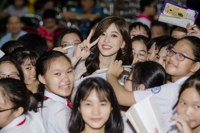 Xinh “Về nhà đi con”: “Không ngờ đóng “con giáp thứ 13” mà khán giả yêu mến” - 12 Xinh “Về nhà đi con”: “Không ngờ đóng “con giáp thứ 13” mà khán giả yêu mến” - 12