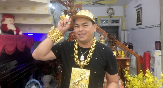 Người đeo nhiều vàng nhất Việt Nam bị đề nghị  truy tố tội chứa chấp sử dụng ma tuý - 1