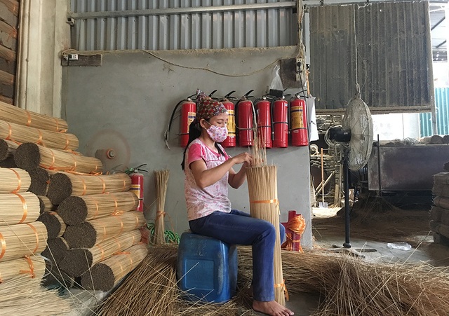 Làng nghề làm hương lớn nhất Việt Nam điêu đứng vì Ấn Độ hạn chế nhập khẩu - 3 Làng nghề làm hương lớn nhất Việt Nam điêu đứng vì Ấn Độ hạn chế nhập khẩu - 3