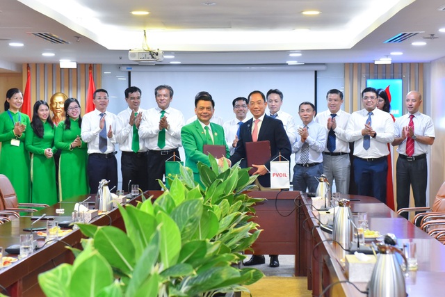 PVOIL và Tập đoàn Mai Linh đạt được thỏa thuận về việc cung cấp, sử dụng sản phẩm, dịch vụ của nhau - 3 PVOIL và Tập đoàn Mai Linh đạt được thỏa thuận về việc cung cấp, sử dụng sản phẩm, dịch vụ của nhau - 3