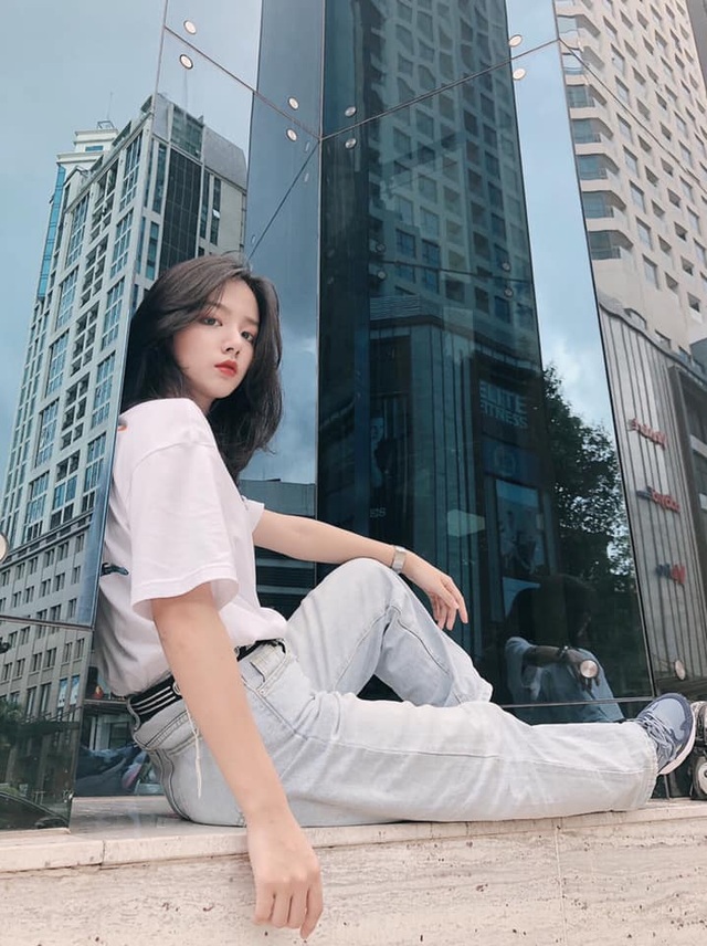 Báo Trung Quốc gọi hot girl trường Kinh tế quốc dân là nữ thần thế hệ mới - 9 Báo Trung Quốc gọi hot girl trường Kinh tế quốc dân là nữ thần thế hệ mới - 9