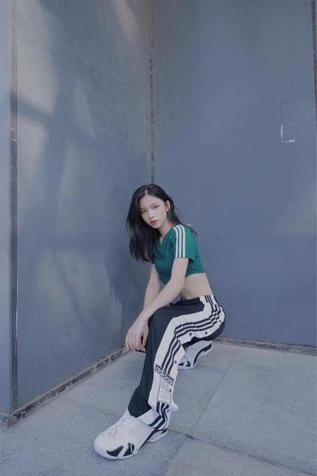 Báo Trung Quốc gọi hot girl trường Kinh tế quốc dân là nữ thần thế hệ mới - 8 Báo Trung Quốc gọi hot girl trường Kinh tế quốc dân là nữ thần thế hệ mới - 8