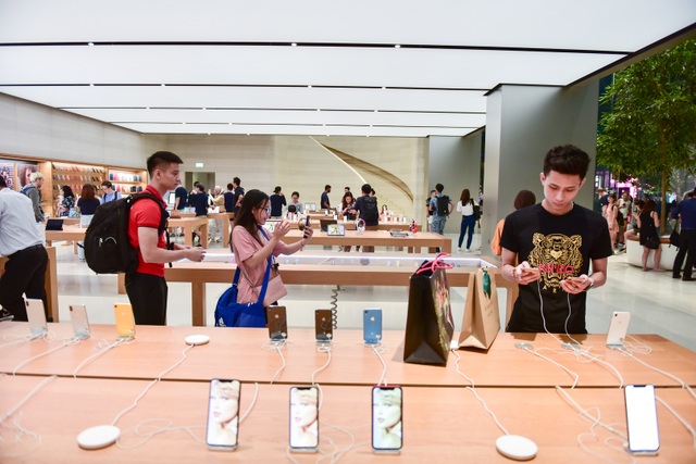 Dân “săn” iPhone 11 khắp châu Á đổ về Singapore trực chờ trước cửa Apple Store - Ảnh minh hoạ 5