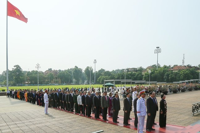 Đoàn đại biểu MTTQ viếng lăng Bác trước phiên khai mạc đại hội toàn quốc - Ảnh minh hoạ 2