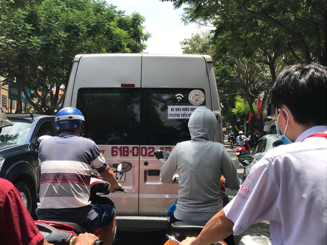 “Còn em nào ở trên xe không?” - 4 “Còn em nào ở trên xe không?” - 4