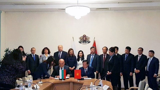 Việt Nam có thể cung ứng 50.000 lao động tới Bungari - 2 Việt Nam có thể cung ứng 50.000 lao động tới Bungari - 2