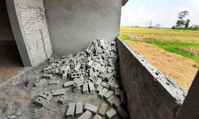 Trường được đầu tư 7 tỷ đồng dở dang, hàng trăm trẻ thiếu phòng học - 4 Trường được đầu tư 7 tỷ đồng dở dang, hàng trăm trẻ thiếu phòng học - 4