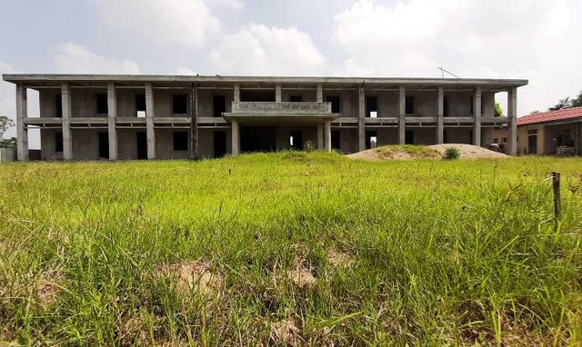 Trường được đầu tư 7 tỷ đồng dở dang, hàng trăm trẻ thiếu phòng học - 1 Trường được đầu tư 7 tỷ đồng dở dang, hàng trăm trẻ thiếu phòng học - 1