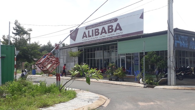 Bộ Công an khám xét 2 văn phòng địa ốc Alibaba tại Đồng Nai - 1
