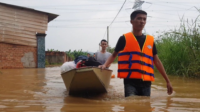 Đồng Nai: Nhiều nơi ngập sâu, một người bị nước lũ cuốn tử vong - 1 Đồng Nai: Nhiều nơi ngập sâu, một người bị nước lũ cuốn tử vong - 1