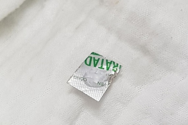 Quên bóc vỉ thuốc trước khi uống, nữ bệnh nhân 65 tuổi phải nhập viện - 2 Quên bóc vỉ thuốc trước khi uống, nữ bệnh nhân 65 tuổi phải nhập viện - 2
