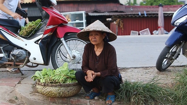 Đi chợ quê có các bà nhuộm răng đen - 6 Đi chợ quê có các bà nhuộm răng đen - 6