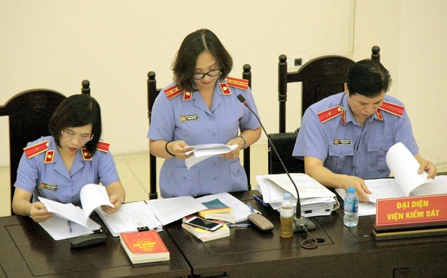 Bị cáo Lê Bạch Hồng bị đề nghị 8-9 năm tù - 1 Bị cáo Lê Bạch Hồng bị đề nghị 8-9 năm tù - 1
