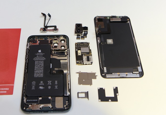 Mổ bụng chiếc iPhone 11 Pro Max màu rêu đầu tiên tại Hà Nội - 8