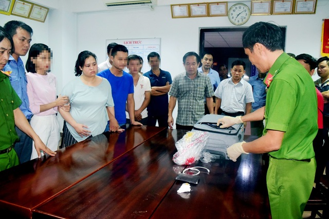 Phục kích trên tàu hỏa, bắt đối tượng nhiễm HIV vận chuyển 30.000 viên ma túy - 4 Phục kích trên tàu hỏa, bắt đối tượng nhiễm HIV vận chuyển 30.000 viên ma túy - 4