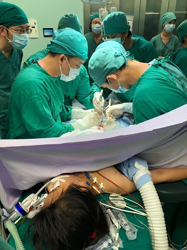 Cứu nữ sinh bị xe tông vỡ toạc vùng chậu sau giờ tan trường - 3 Cứu nữ sinh bị xe tông vỡ toạc vùng chậu sau giờ tan trường - 3