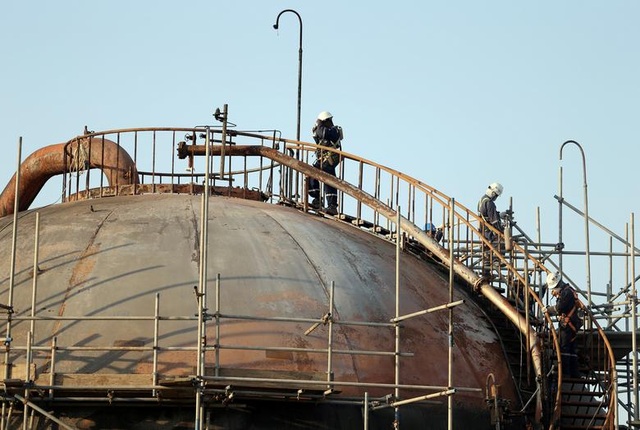 Nhà máy dầu Ả rập Xê út chi chít vết tích hỏa lực sau vụ tấn công chấn động - Ảnh minh hoạ 6