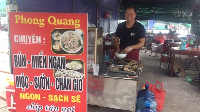 Chàng trai òa khóc khi được trả 200 triệu đồng bỏ quên trong quán ăn - 2 Chàng trai òa khóc khi được trả 200 triệu đồng bỏ quên trong quán ăn - 2