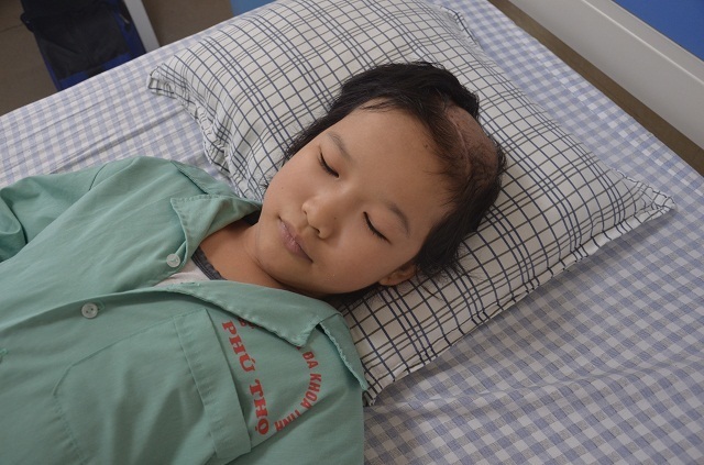 Bà ơi, cháu không chết đâu! Cháu còn sống để nuôi bà nữa mà - 2 Bà ơi, cháu không chết đâu! Cháu còn sống để nuôi bà nữa mà - 2