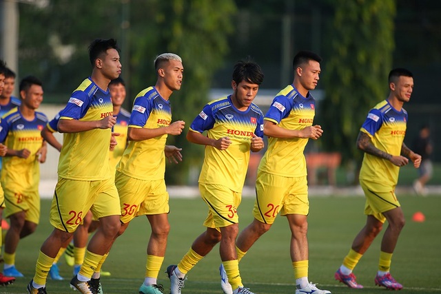 Đội tuyển Việt Nam tập buổi đầu, HLV Park Hang Seo “bở hơi tai” - Ảnh minh hoạ 8
