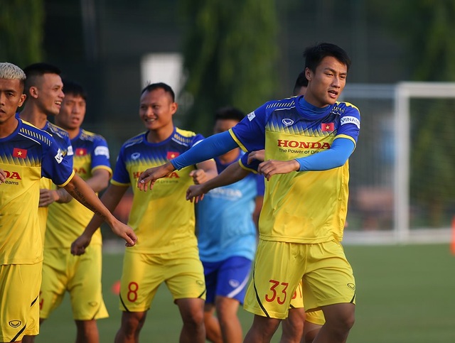 Đội tuyển Việt Nam tập buổi đầu, HLV Park Hang Seo “bở hơi tai” - Ảnh minh hoạ 7